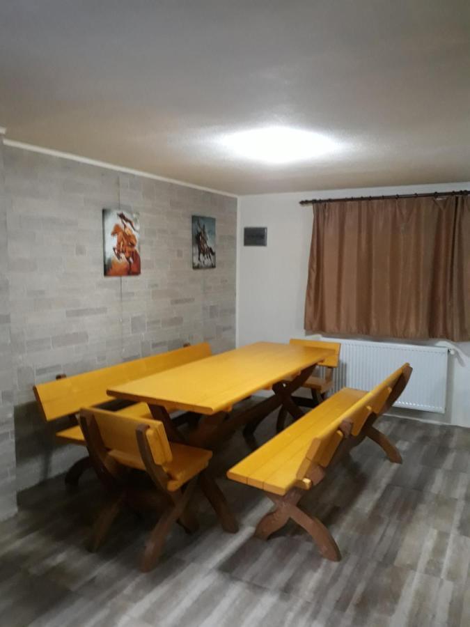 Hotel Casa Haiducilor à Predeal Extérieur photo